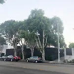 Venice Beach Studio With Large Private Patio Steps To The Beach